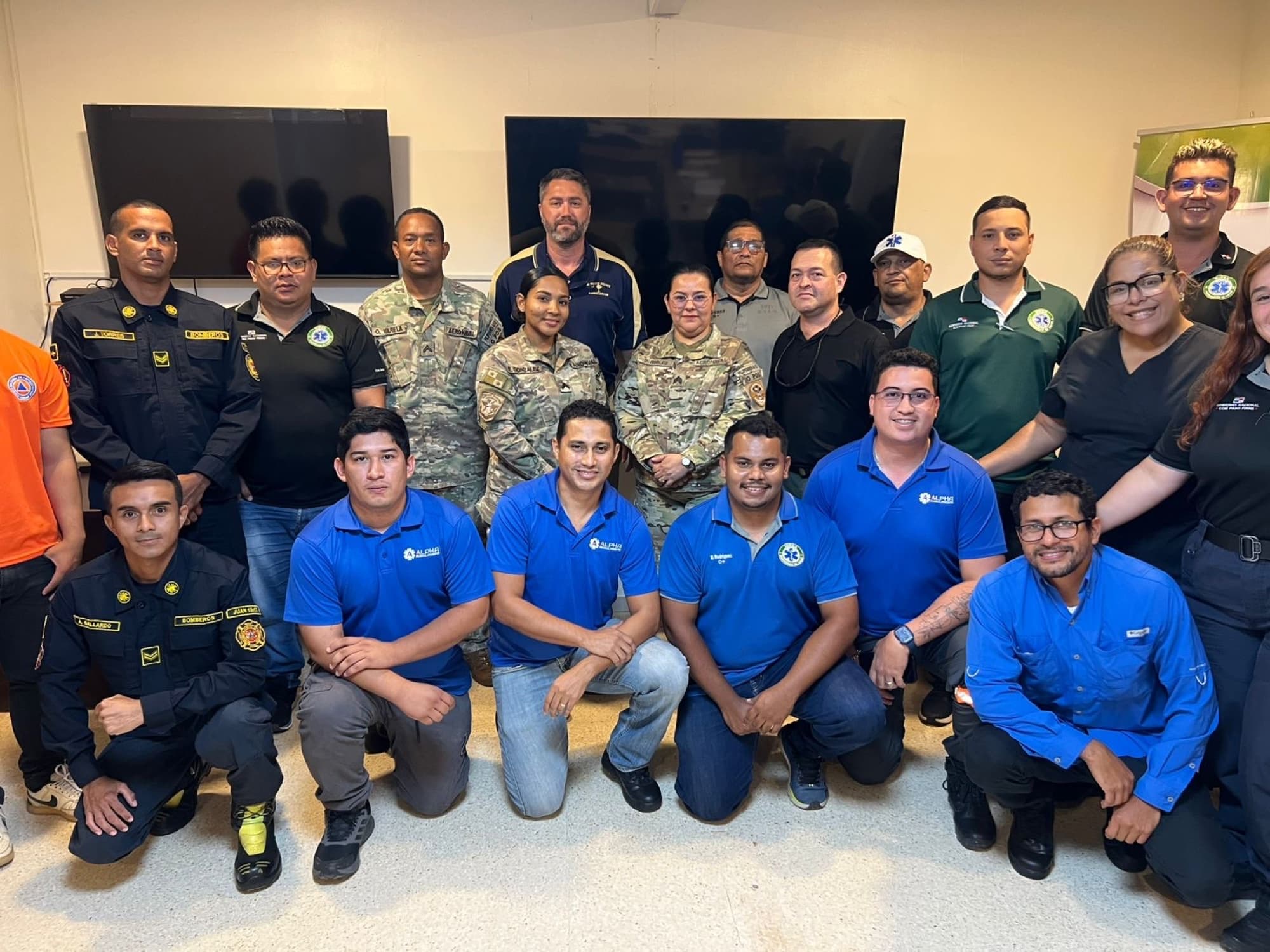 Panamanian firefighters, national service personnel, and ambulance crews at the end of an EMTS training course